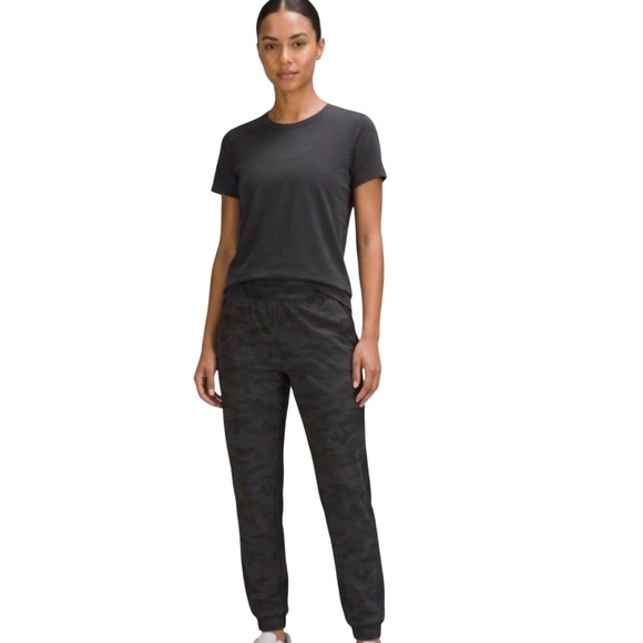Athleta Pants - Athleta Brooklyn Textured Lined Jogger Black Camo Size 8 Travel Pants